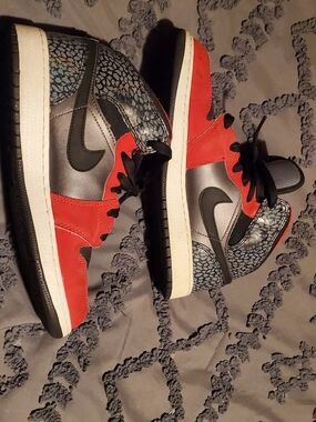 Nike Air Jordan 1 Mid GS sneakers in a "Black / University Red / Lt Smoke